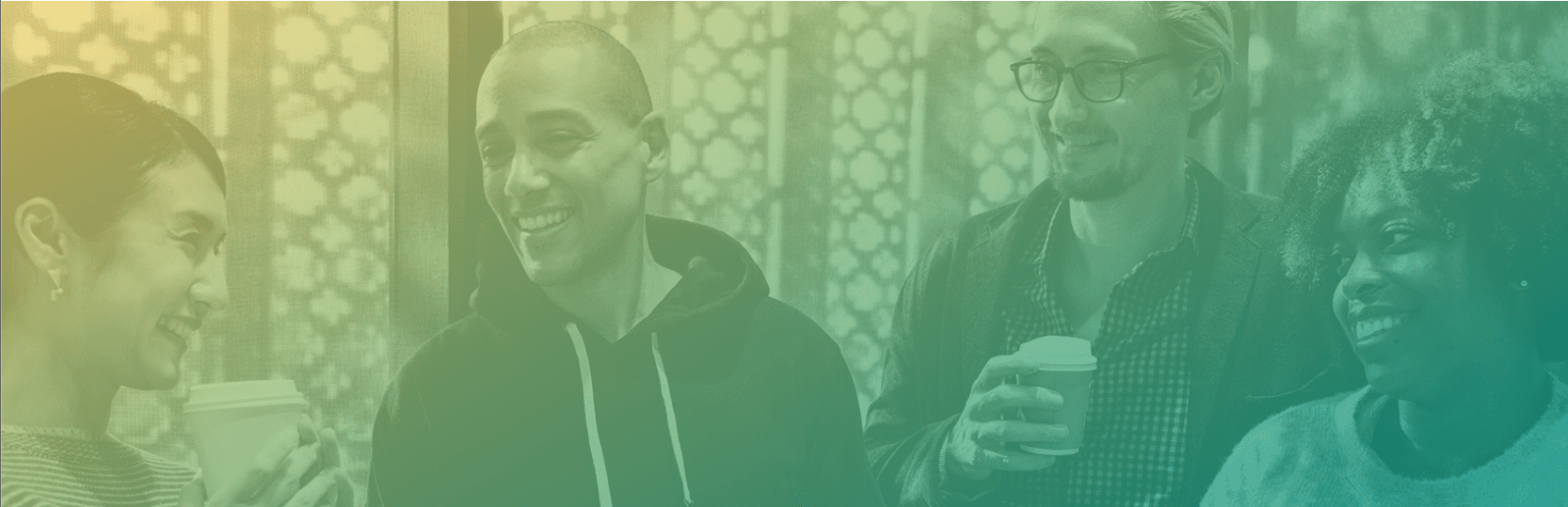 Grupa ludzi rozmawiających i wspierających się nawzajem